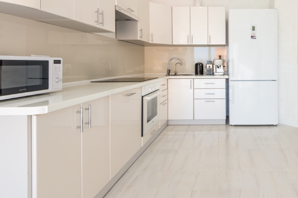 Laminate-Design-Merino 2539-Solar White-clutter-free-kitchen